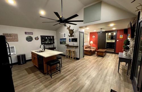 Altamont House | Twin Oaks Cabin at Linville, Private, New remodel