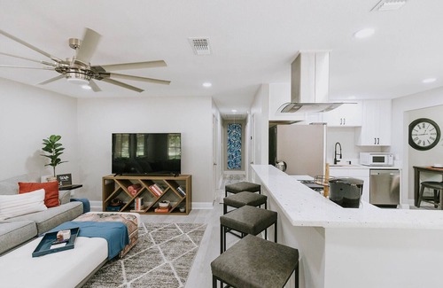 Ocean Springs House | Twin Oaks - close to beach & downtown Ocean Springs!