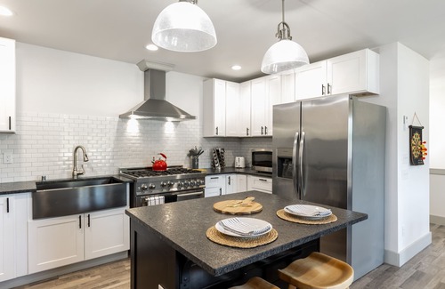Freeland House | Twin Oaks Retreat by AvantStay | Mins to Freeland