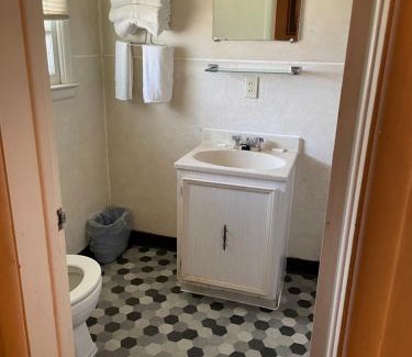 Tipton Hotel | Twin Pine Motel