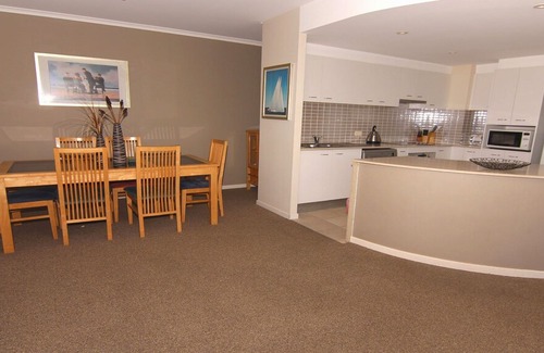 Forster Apartment | Twin Pines 701 - CBD Location
