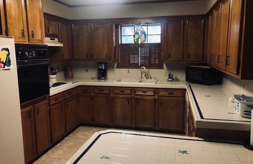 Smith County House | Twin Pines Lake House with direct access to water.