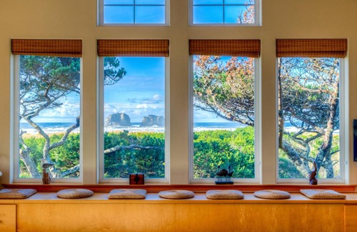Rockaway Beach House | TWIN ROCKS HAVEN