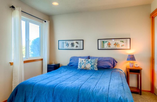 Rockaway Beach House | TWIN ROCKS HAVEN
