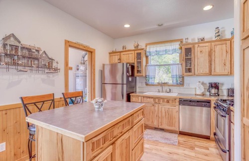 Rockaway Beach House | Twin Rocks Hideaway - Meredith Lodging