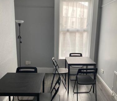 Belfast City Centre House | Twin Room - Botanic, Belfast