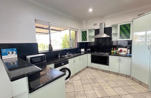 Hurlstone Park House | Twin Room in Sydney's Inner West - CS2