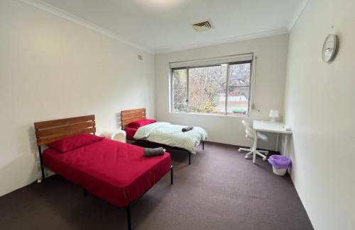 Hurlstone Park House | Twin Room in Sydney's Inner West - CS2