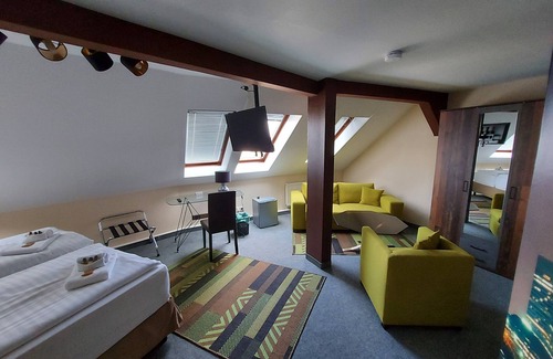 Chemnitz House | Twin room-Shared Bathroom-Zwei-Bett-Zimmer