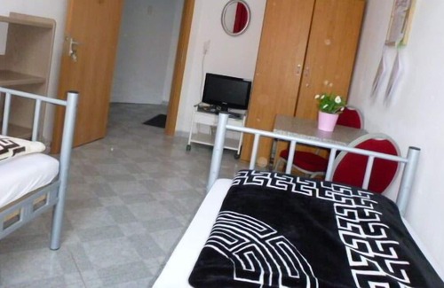 Mitte Apartment | Twin room-Shared Bathroom-Zi 3-8 Hintergebäude