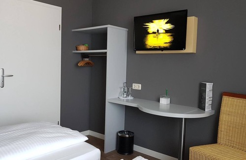 Hunerbach House | Twin Room, Shower, Toilet / Standard - Hotel-Restaurant Hüllen