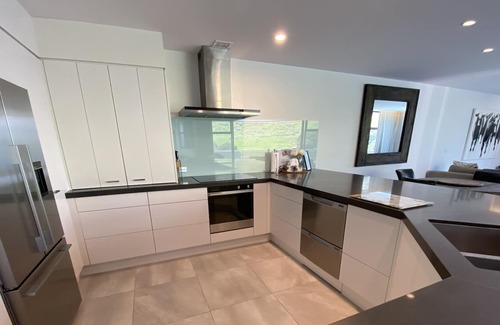 Mount Maunganui Apartment | Twin Towers Luxe 2 bedroom apartment.