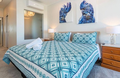 Twin Waters Apartment | Twin Waters★Amazing Views★5 mins to Beach★Free WiFi★Netflix★Pools★Parking★