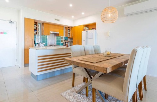 Twin Waters Apartment | Twin Waters★Amazing Views★5 mins to Beach★Free WiFi★Netflix★Pools★Parking★