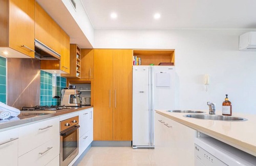 Twin Waters Apartment | Twin Waters★Amazing Views★5 mins to Beach★Free WiFi★Netflix★Pools★Parking★