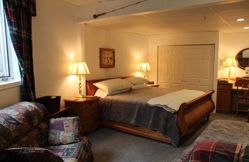 Healy Bed & Breakfast | Two beautiful bedrooms with 2 private baths, maximum 5 people! Awarding winning.