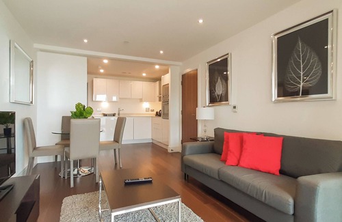 Isle of Dogs Apartment | Two Bed Apartment in Talisman & Duckman Tower Canary Wharf