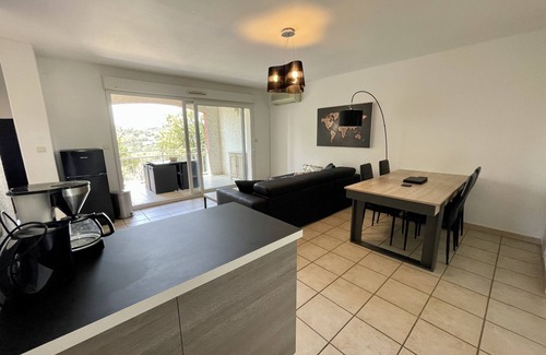 Grimaud Apartment | Two bed apartment with Pool close to Grimaud Village