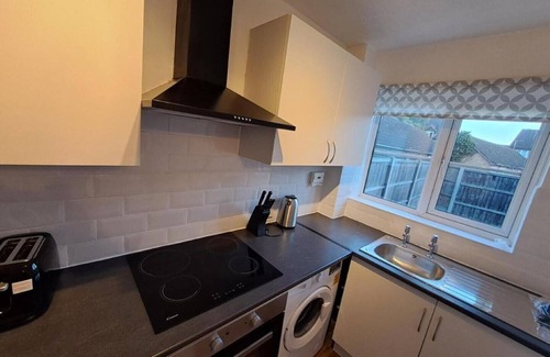 Dartford House | Two-bed house, Dartford. 5 min away from the train station and town centre!