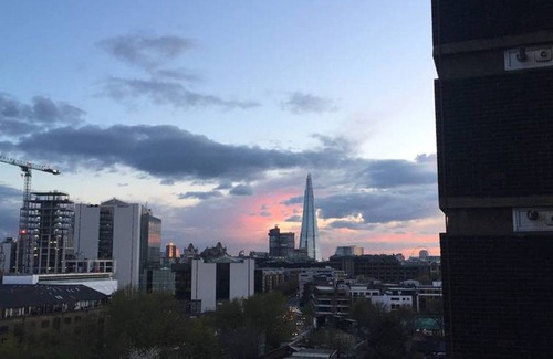 Wapping Condo | Two bed light & airy flat in central Zone 1, with excellent views over London.