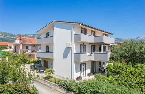 Kastel Novi Apartment | Two bedroom apartment with terrace Kaštel Novi, Kaštela (A-22702-b)