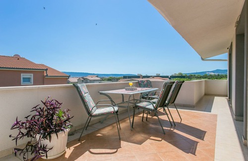 Kastel Novi Apartment | Two bedroom apartment with terrace Kaštel Novi, Kaštela (A-22702-b)
