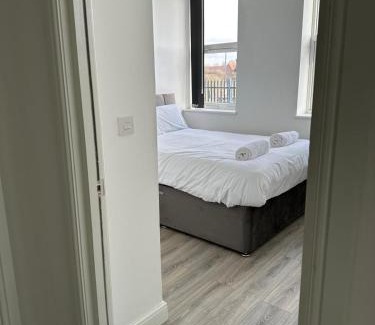 Scunthorpe Apartment | Two Bedroom Aparthotel- Free Parking-Wifi