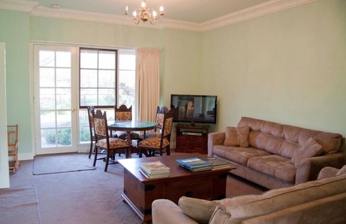 Yarra Glen Bed & Breakfast | Two-Bedroom Apartment with Spa Bath Yarra valley