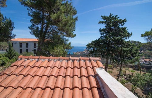 Veli Losinj Apartment | Two bedroom apartment with terrace Veli Lošinj, Lošinj (A-19700-b)