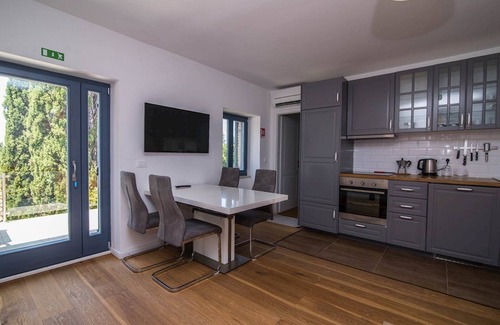 Veli Losinj Apartment | Two bedroom apartment with terrace Veli Lošinj, Lošinj (A-21187-c)