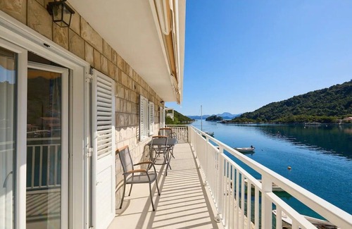 Prozurska Luka Apartment | Two bedroom apartment near beach Prožurska Luka, Mljet (A-22332-a)