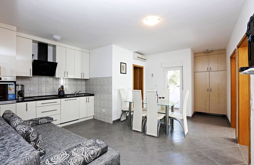 Podglavica Apartment | Two bedroom apartment with balcony and sea view Stupin Čeline, Rogoznica (A-23257-b)