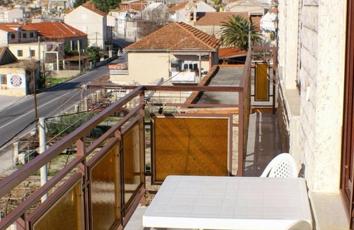 Jesenice Apartment | Two bedroom apartment with balcony and sea view Sumpetar, Omiš (A-2965-a)