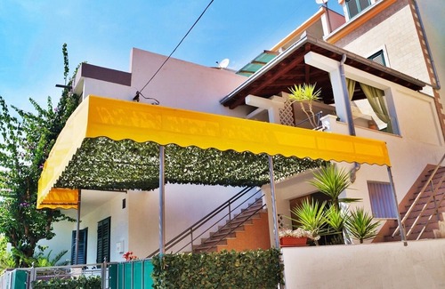 Jesenice Apartment | Two bedroom apartment near beach Krilo Jesenice, Omiš (A-15145-c)
