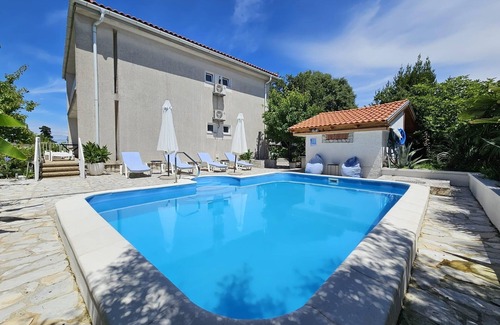 Malinska-Dubasnica Apartment | Two bedroom apartment with terrace Malinska, Krk (A-20377-a)