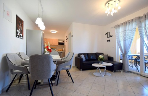 Malinska Apartment | Two bedroom apartment with terrace and sea view Vantačići, Krk (A-20442-a)