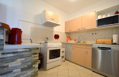 Malinska Apartment | Two bedroom apartment with terrace and sea view Vantačići, Krk (A-20442-a)
