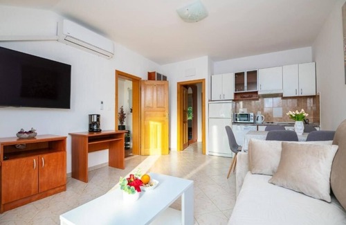 Komolac Apartment | Two bedroom apartment with terrace Mokošica, Dubrovnik (A-23230-a)
