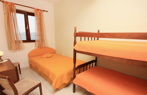 Nerezise Apartment | Two bedroom apartment with terrace and sea view Cove Vela Farska, Brač (A-2897-a)