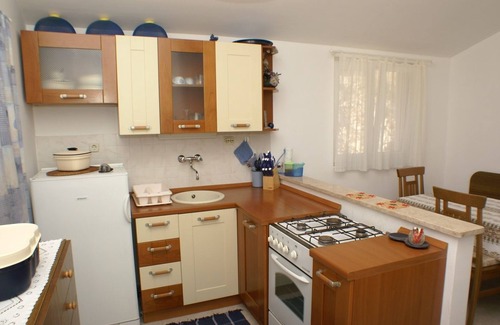 Nerezise Apartment | Two bedroom apartment with terrace and sea view Cove Vela Farska, Brač (A-2897-b)