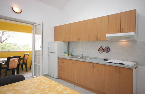 Nerezine Apartment | Two bedroom apartment with terrace and sea view Nerezine, Lošinj (A-3451-b)