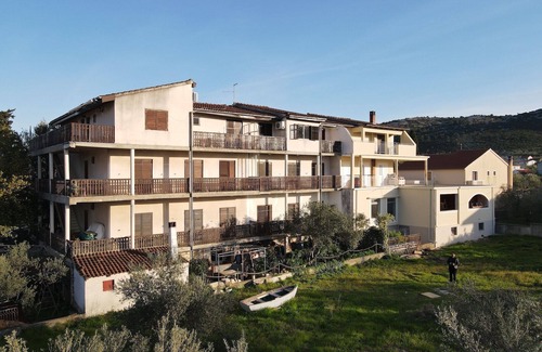 Mrljane Apartment | Two bedroom apartment with balcony and sea view Mrljane, Pašman (A-20850-b)