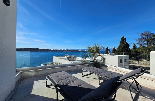 Municipality of Omisalj Apartment | Two bedroom apartment near beach Omišalj, Krk (A-23681-a)
