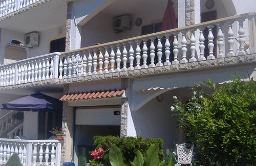 Privlaka Apartment | Two bedroom apartment near beach Privlaka, Zadar (A-22380-a)