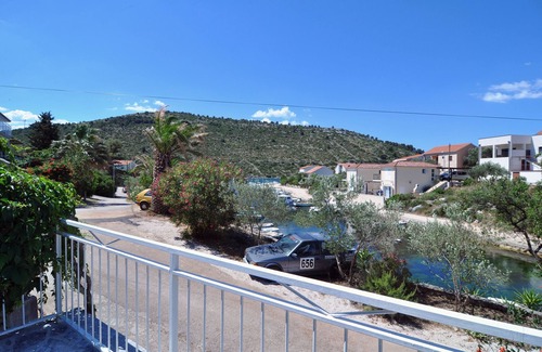 Podglavica Apartment | Two bedroom apartment with terrace and sea view Stupin Čeline, Rogoznica (A-2096-a)