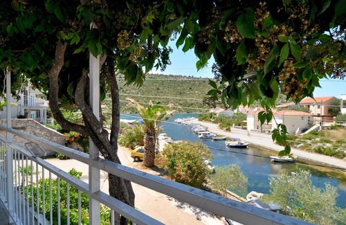 Podglavica Apartment | Two bedroom apartment with terrace and sea view Stupin Čeline, Rogoznica (A-2096-b)