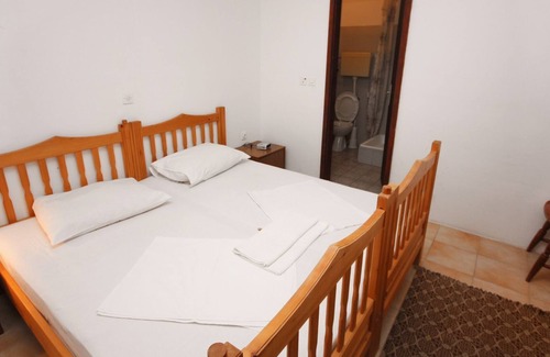 Stomorska Apartment | Two bedroom apartment with terrace and sea view Stomorska, Šolta (A-782-d)