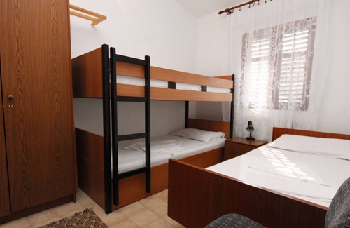 Stomorska Apartment | Two bedroom apartment with terrace and sea view Stomorska, Šolta (A-782-d)