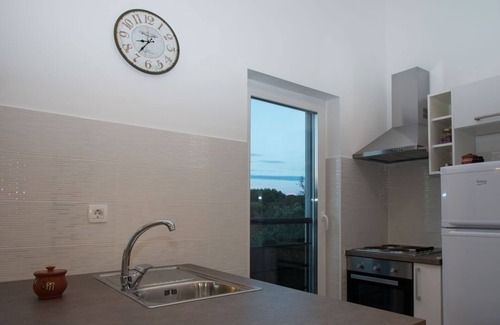 Verunic Apartment | Two bedroom apartment with terrace and sea view Verunić, Dugi otok (A-14286-c)