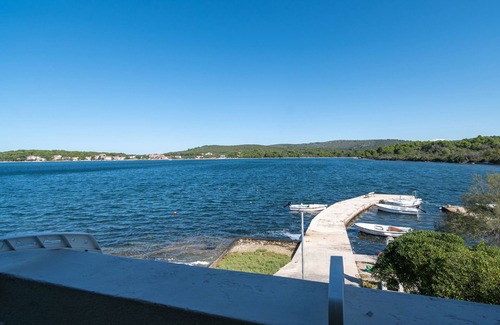 Veli Rat Apartment | Two bedroom apartment near beach Veli Rat, Dugi otok (A-438-d)